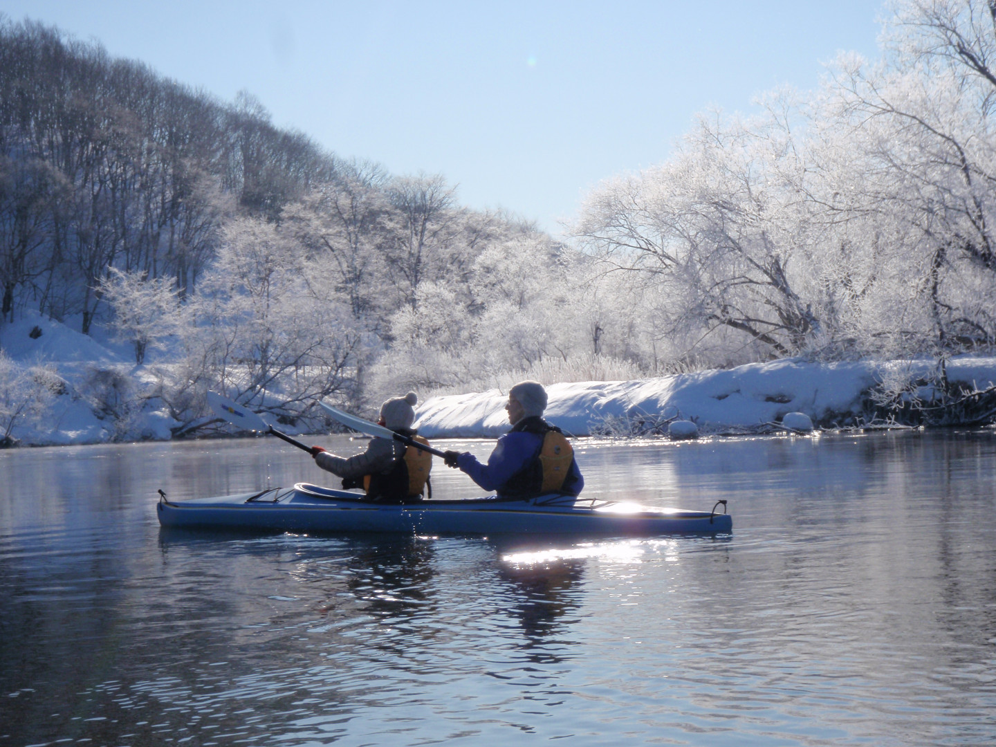 Winter nature experiences include winter canoeing on Kushiro River, and snowshoeing on the frozen Kushiro Wetlands.<br>A quintessential way to enjoy the great northern lands!